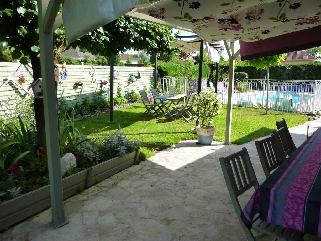 Chambres d'Hôtes Le Clos des Senteurs Malemort Exterior foto