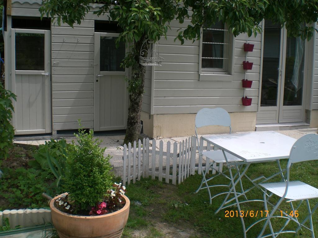 Chambres d'Hôtes Le Clos des Senteurs Malemort Exterior foto